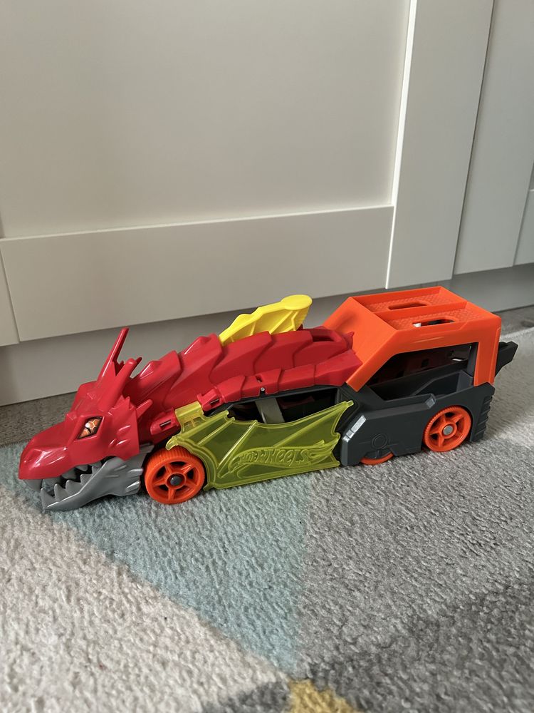 Transporter dragon, tor hot wheels