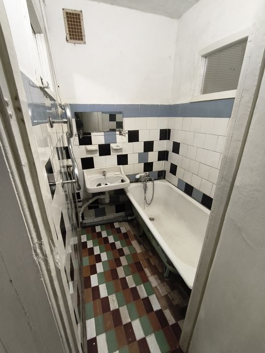 Здам трикімнатну квартиру в центрі міста