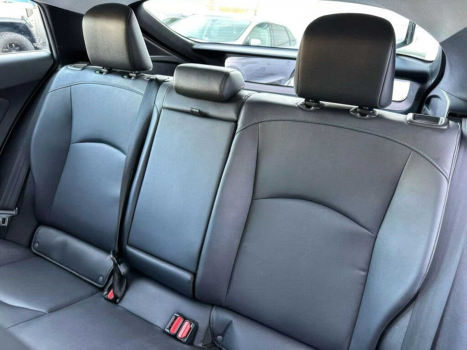 Toyota Prius Four Touring      2018