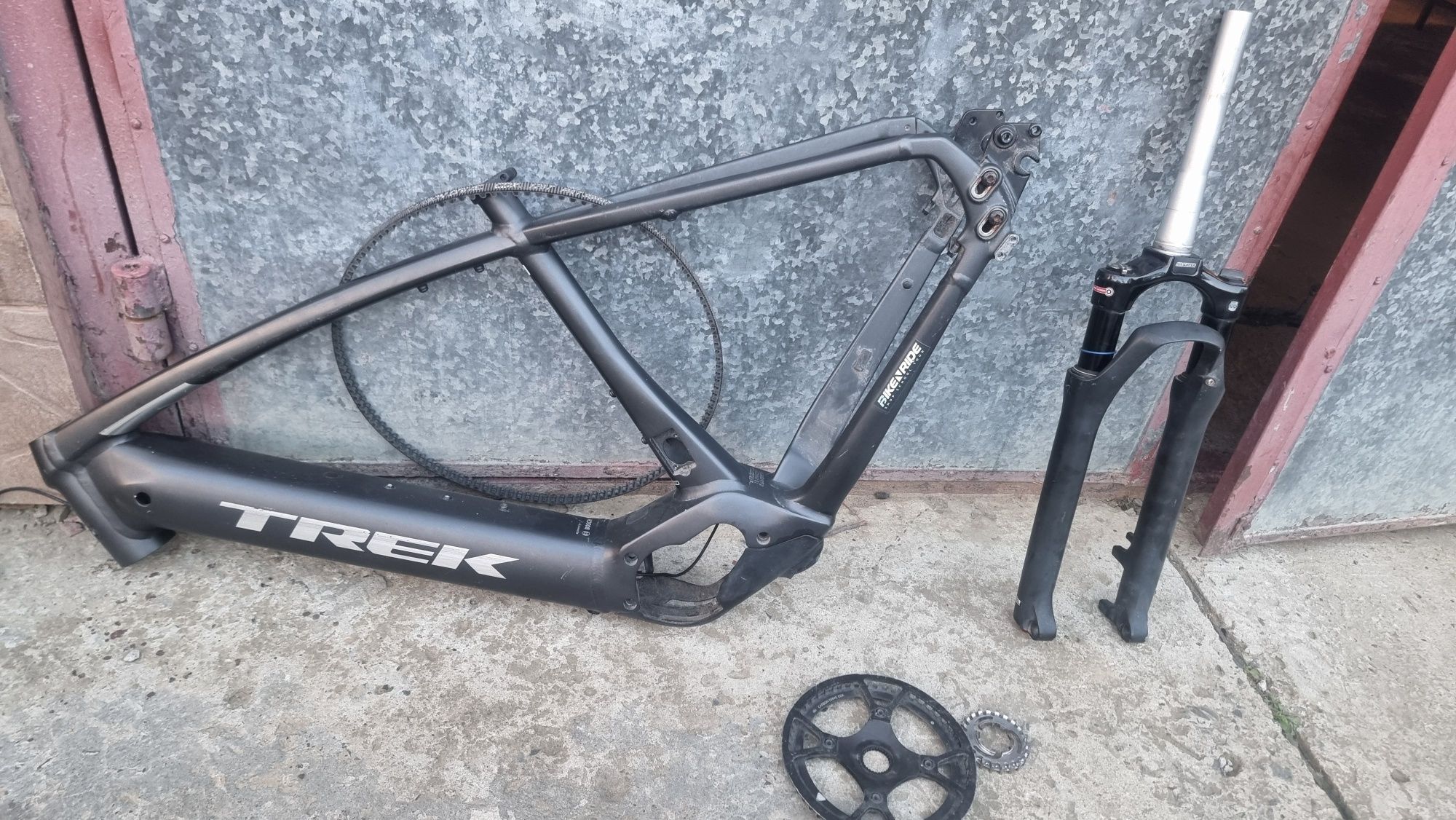 залишки e bike Trek allant +9s. 27.5. Рама М. Під bosch 
Ремінь і д
