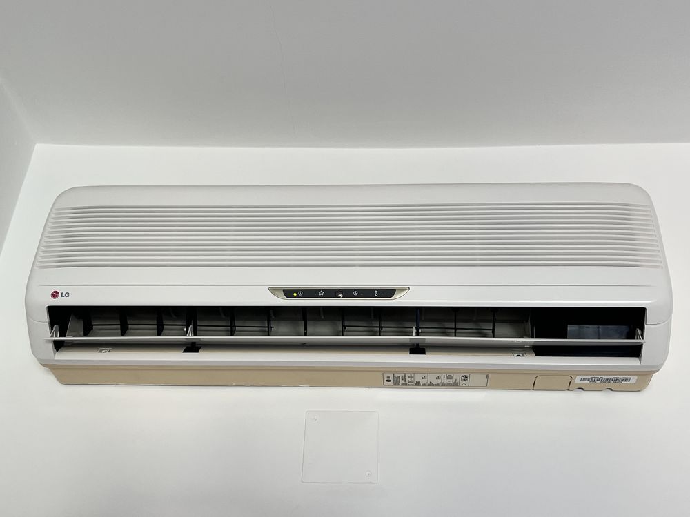 Ar condicionado (1 unid exterior + 3 interiores)