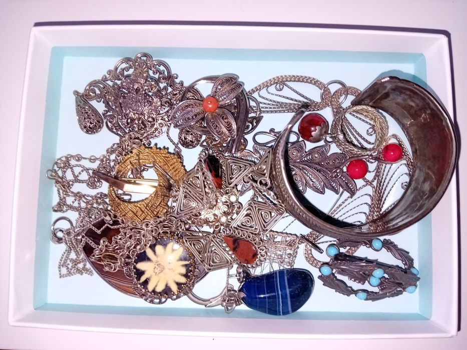 Biżuteria stara różnosci