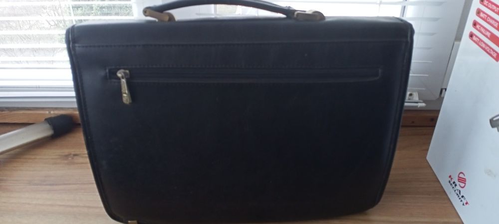 Портфель кожаный