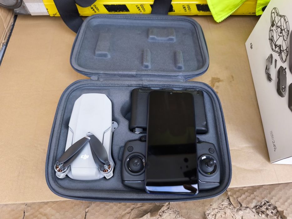 Drone Mini 1 DJI com telemóvel