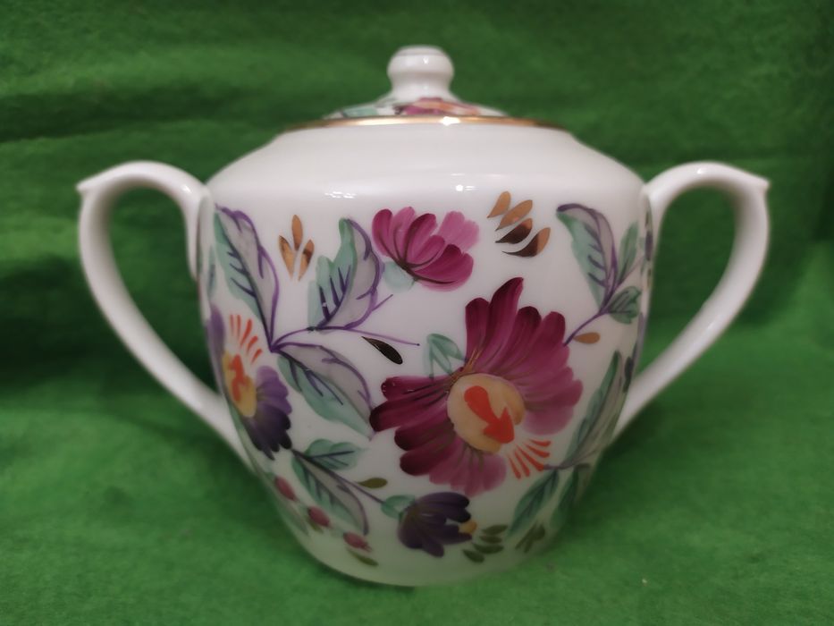 Фарфоровая сахарница, Песочное