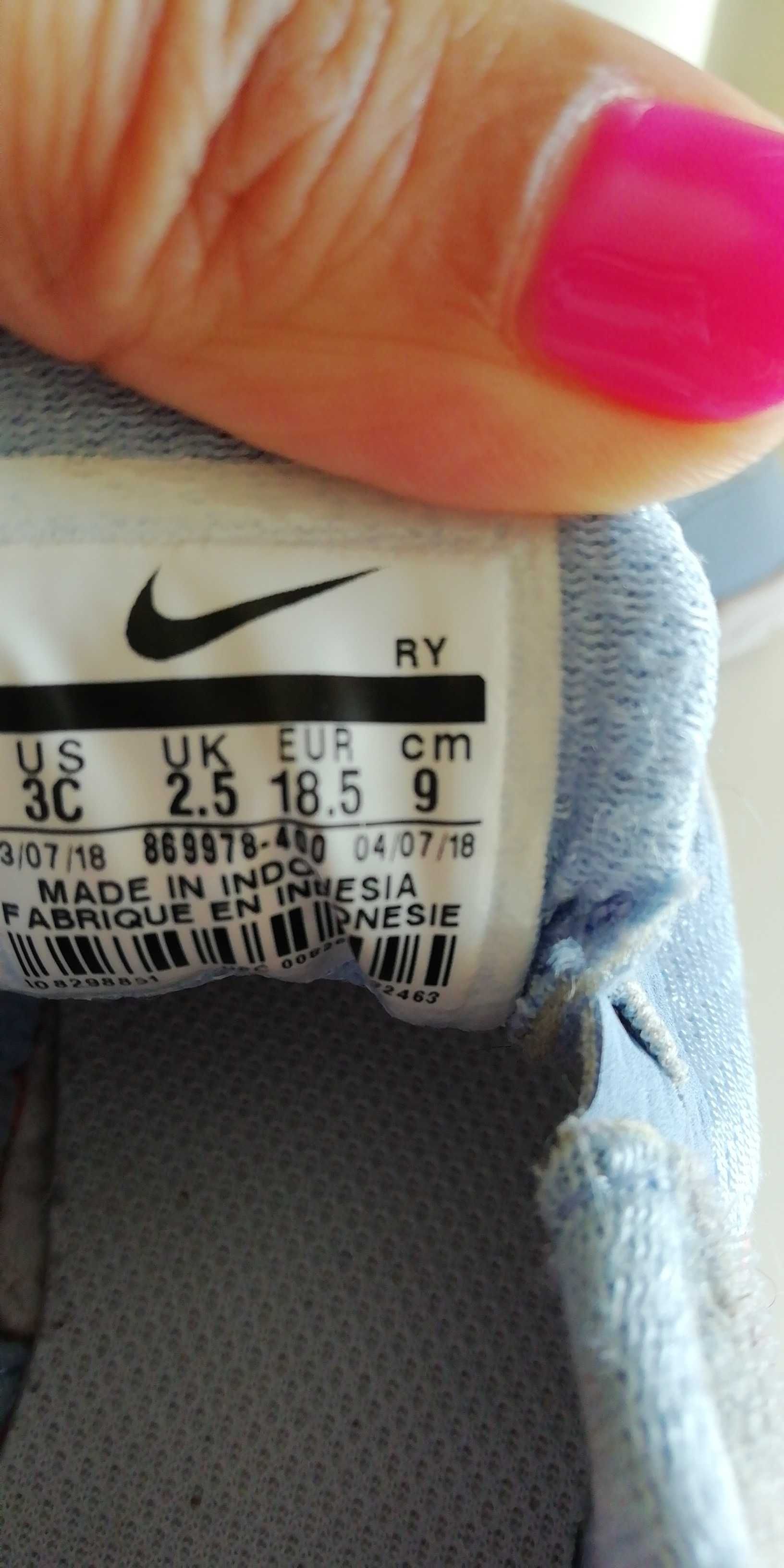 Sapatilhas Nike tamanho 18,5