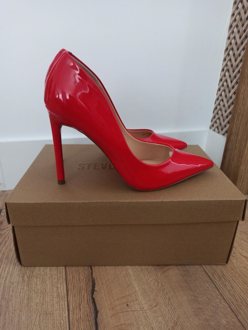 Czerwone szpilki Steve Madden