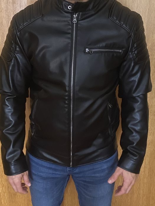 Casaco preto pull & bear