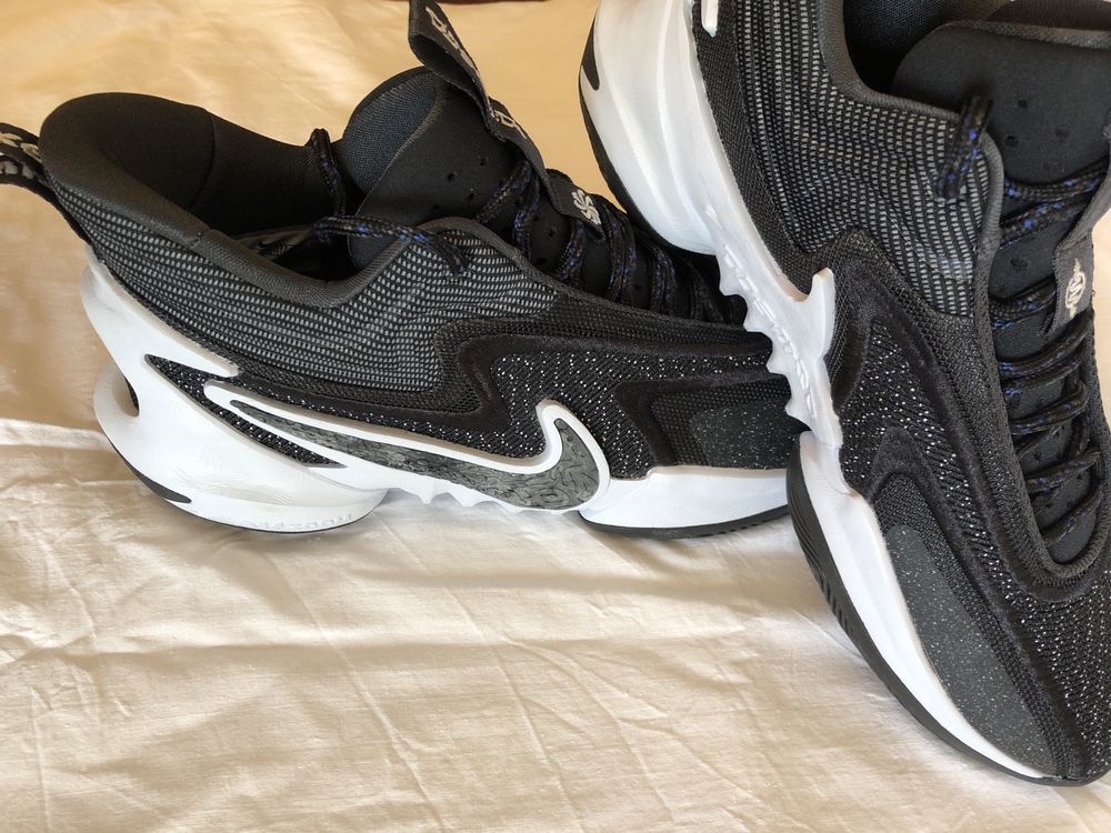 Кросівки баскетбольні Nike Cosmic Unity 2