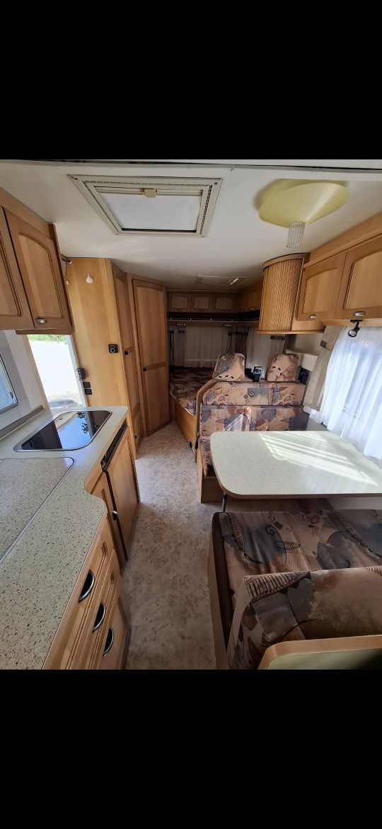 Autocaravana perfilada burstner impecável sem uso de Interiores