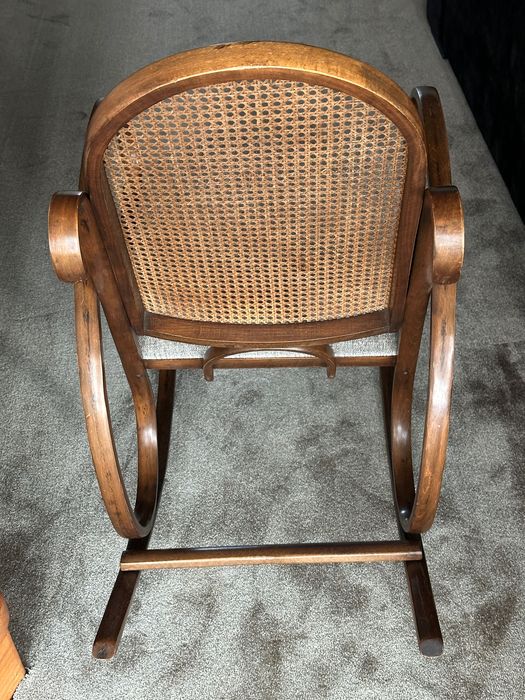 Cadeira de baloiço em madeira nobre
