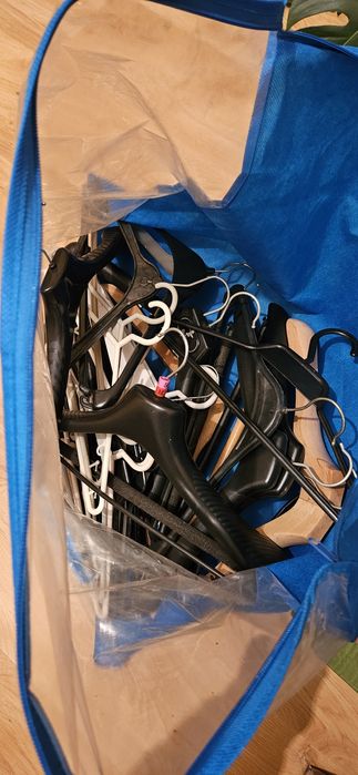 Wieszaki różne oddam za darmo