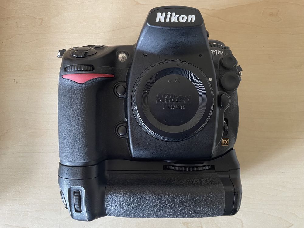 Nikon D700 pełna klatka przebieg 29629 +oryginalny grip Nikon MB-D10