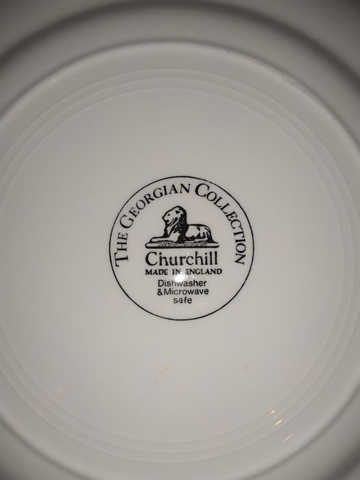 Pratos decorativos em porcelana inglesa