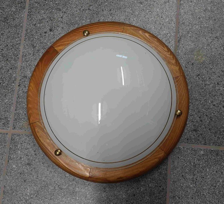 Kinkiet drewniany klosz mleczny szklany