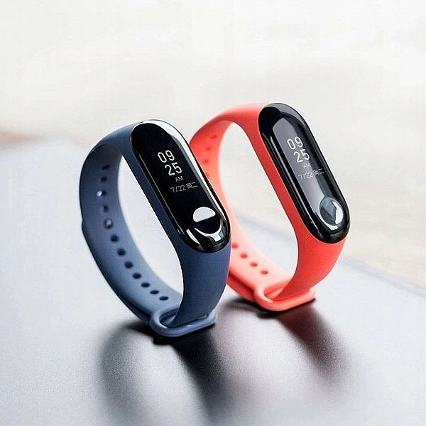 Sportowy pasek Smooth do Xiaomi Mi Band 3 / 4 czarno-czerwony