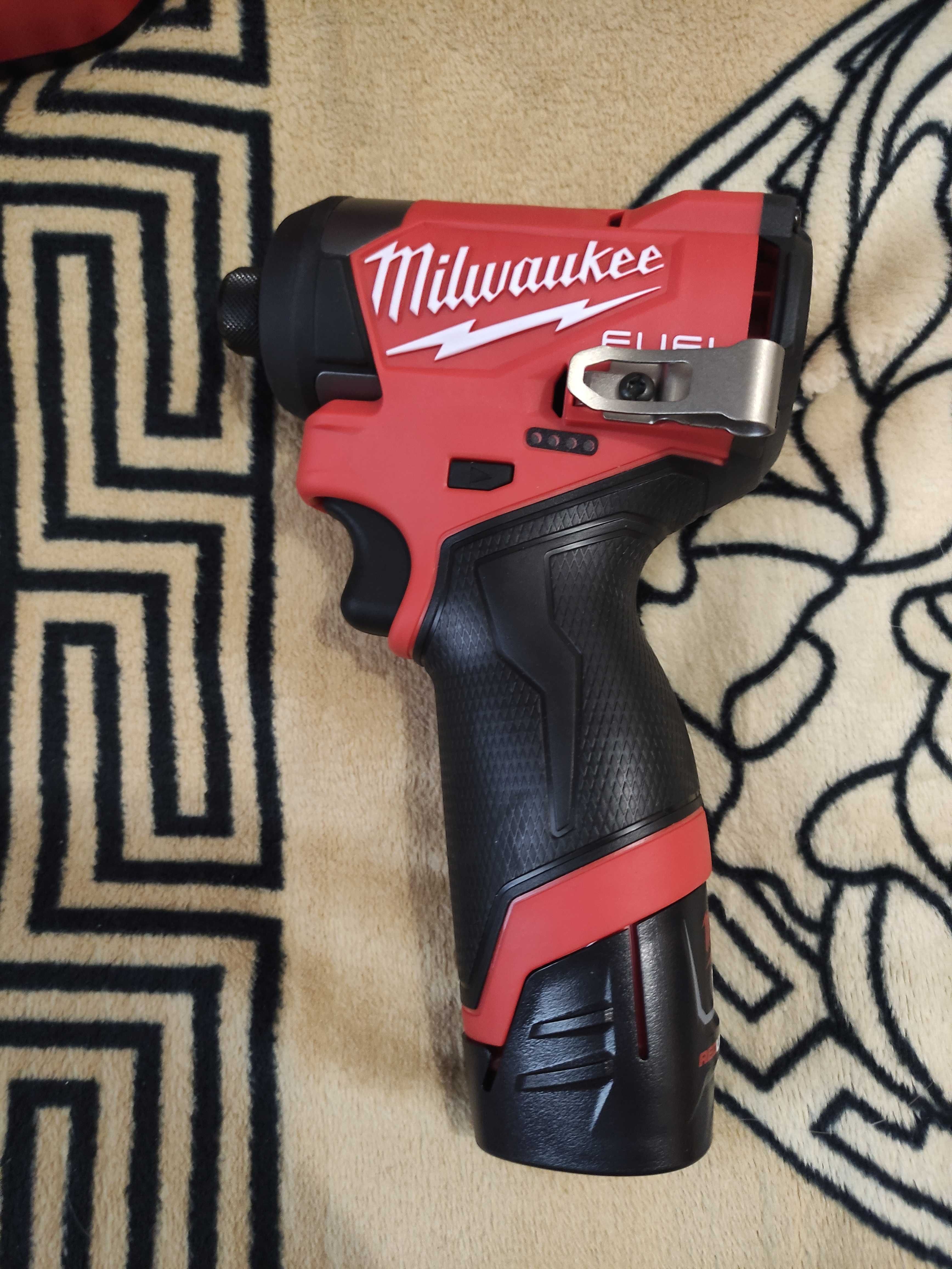 Імпакт Milwaukee m12 3453-20