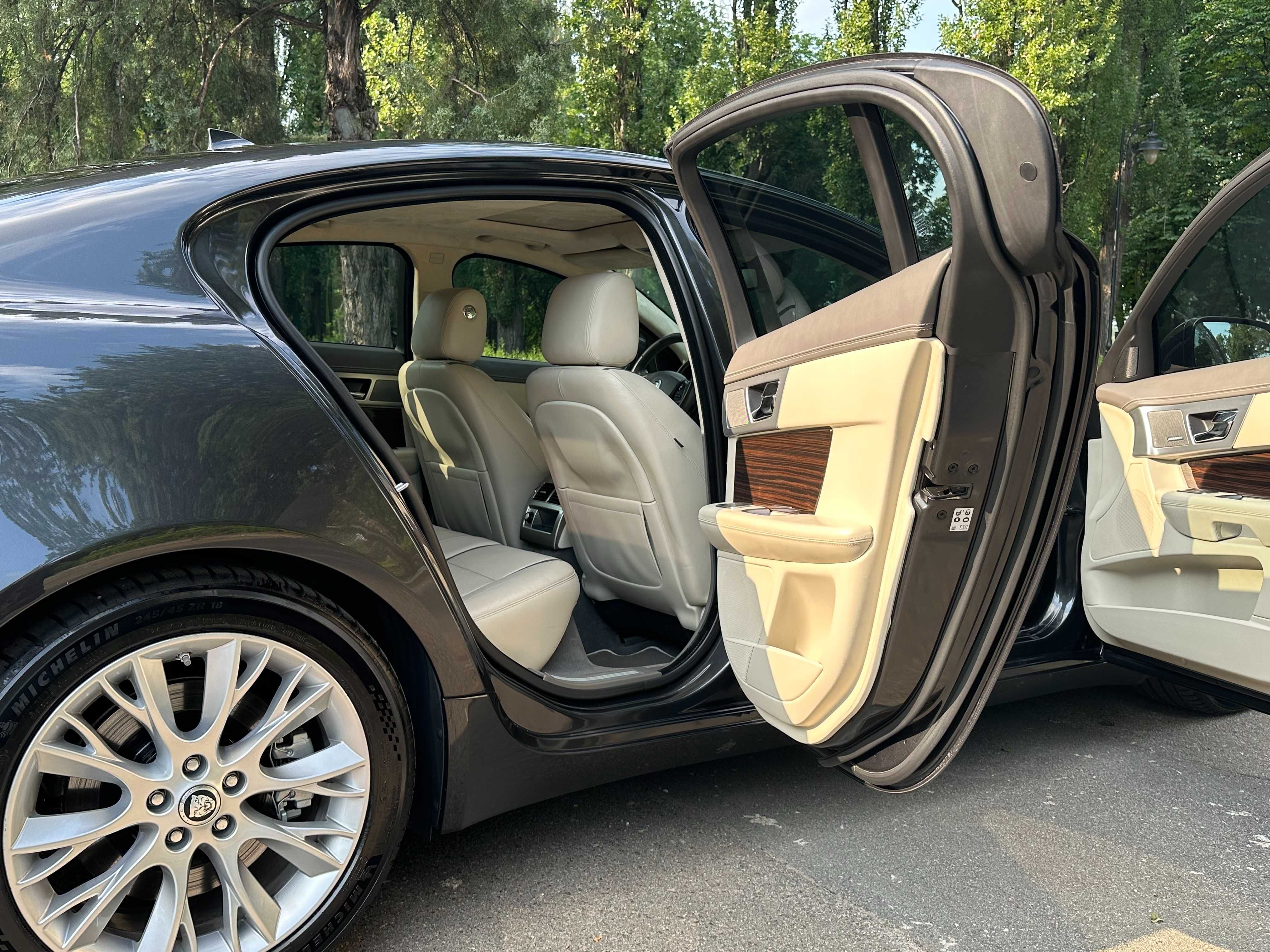 Jaguar XF 3.0 AT (340 к.с.) RWD