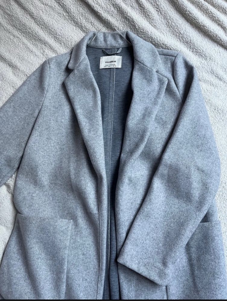 Szary płaszcz Pull & Bear