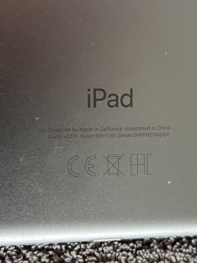 Ipad 8th gen A2270 32GB plus etui, szkło hartowane