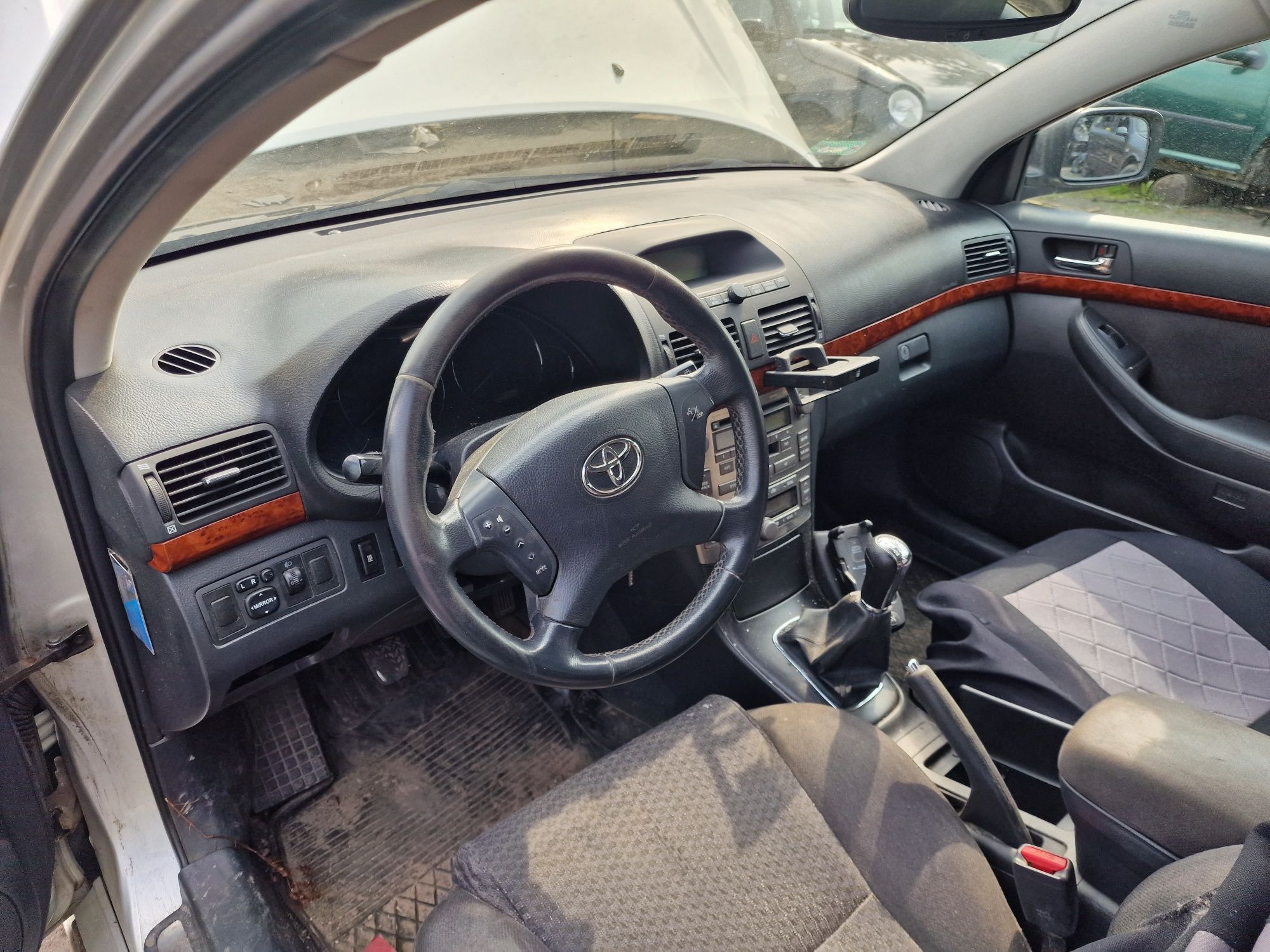 Avensis T25  2.0 D4D  1CD głowica wałek