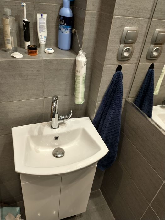 Umywalka z szafką łazienkowa