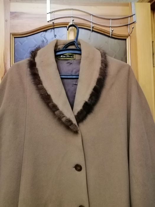 Продам пальто до осені