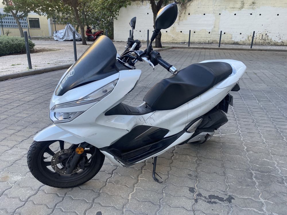 Honda pcx 60 € semana vendo tambem 1650€