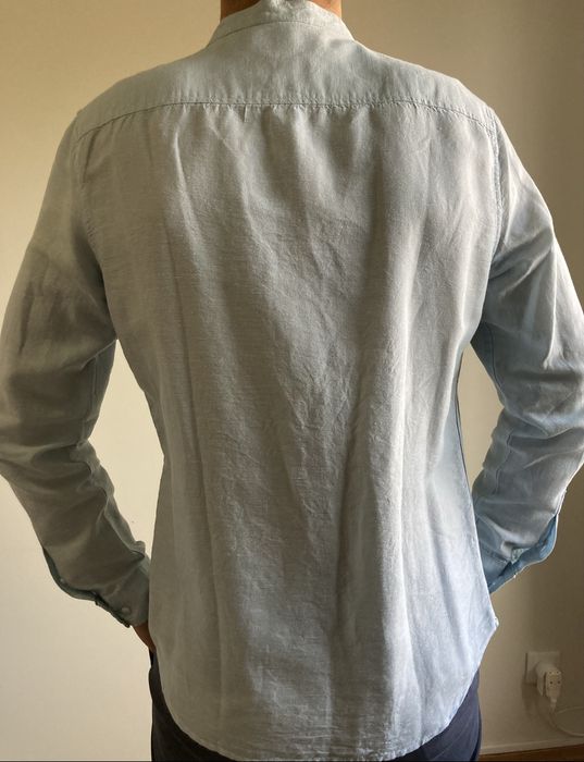 Camisa azul clara tamanho M