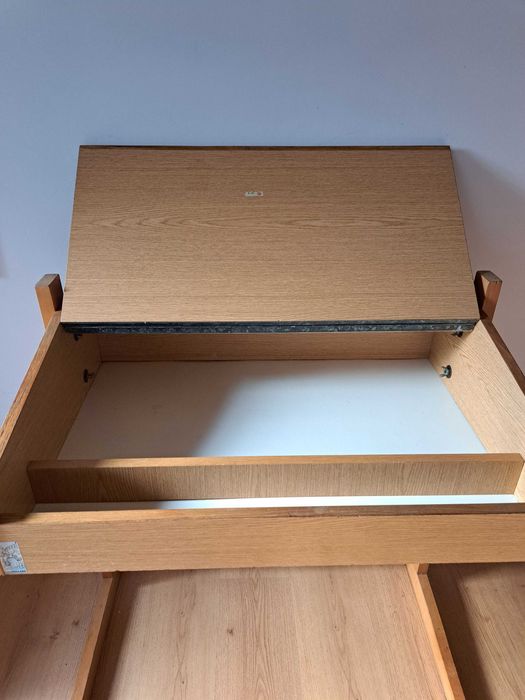 Biurko kreślarskie z PRL w dobrym stanie