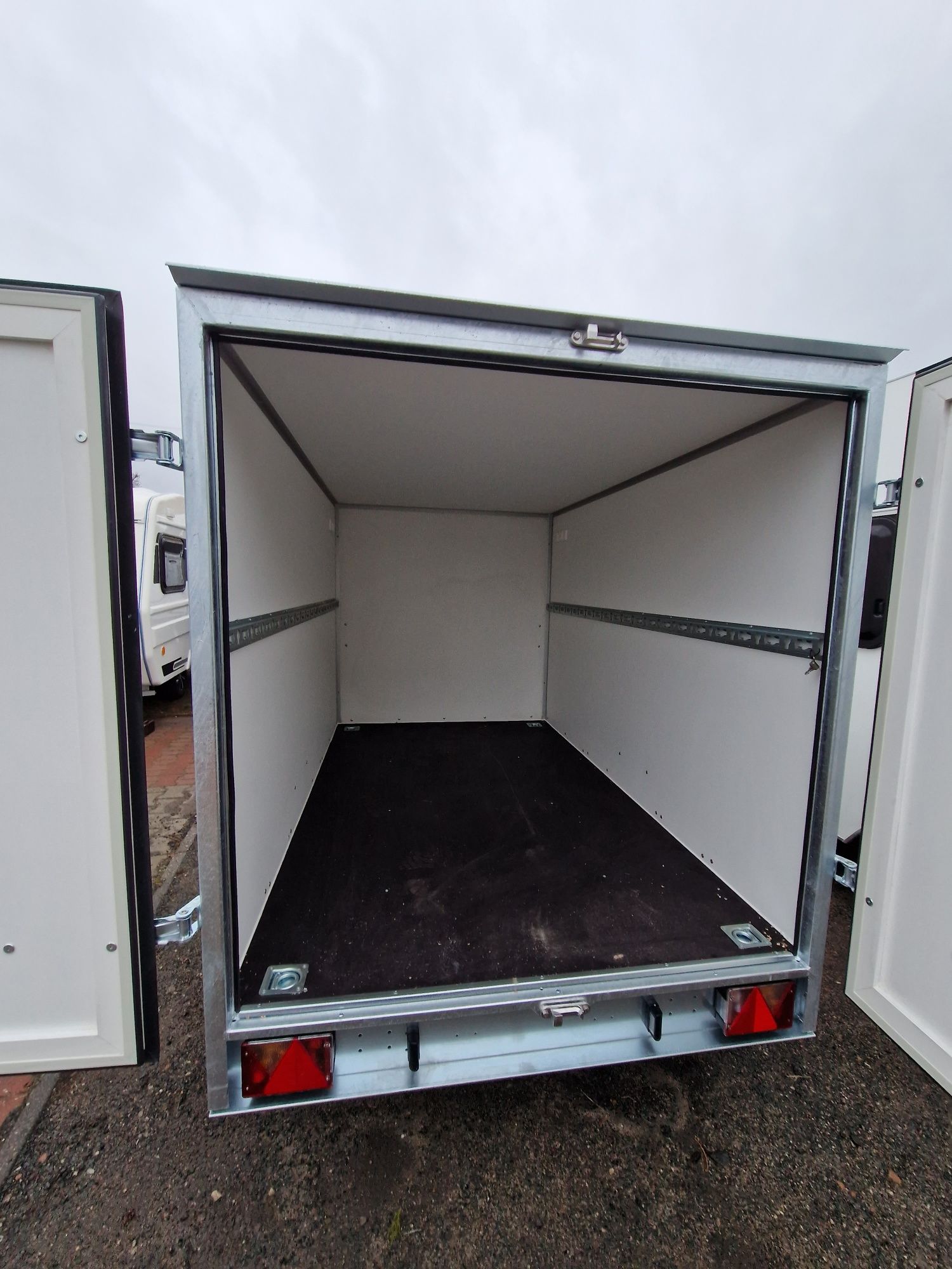 Nowa Przyczepa Furgon Kontener 250x150x150 bagażowa ciężarowa DMC750kg