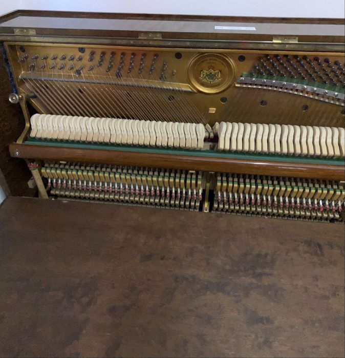 Pianino sprawne, parter, Östlind & Almquist. Plyta rezonansowa cała