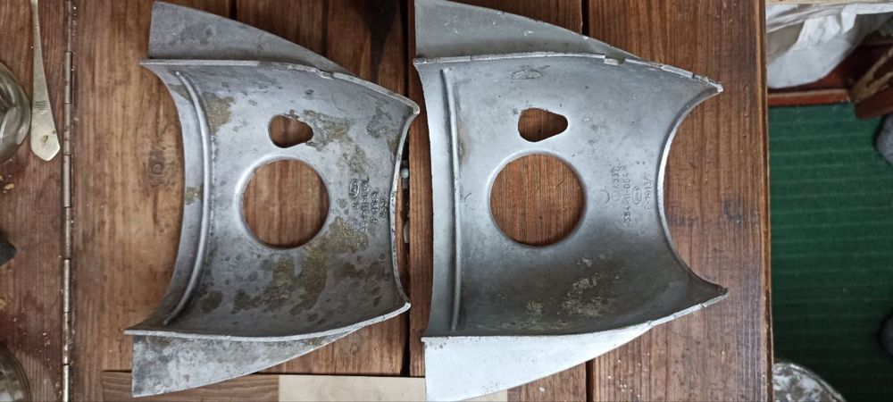 Кришки захисту карбюраторів з мотоциклів ява та ковровець.