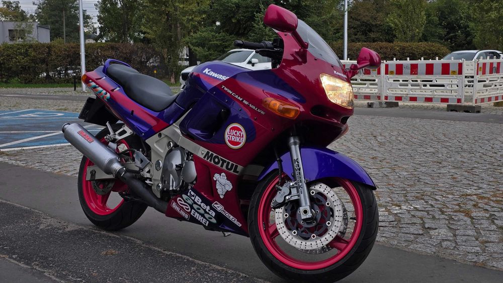 Kawasaki ZZR600 Twin Cam 16-Valve 1992 – klasyk w świetnym stanie!