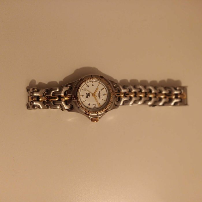 Relógio Senhora Burberry.