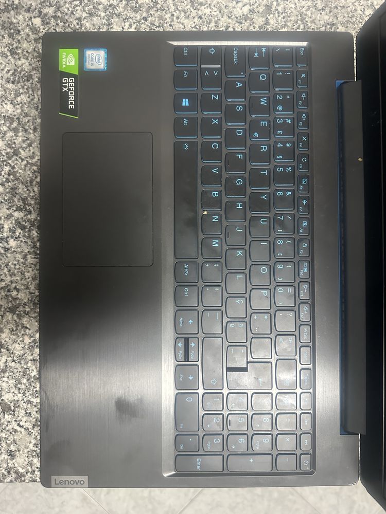Portátil lenovo LAPTOP-OSTLVCNR