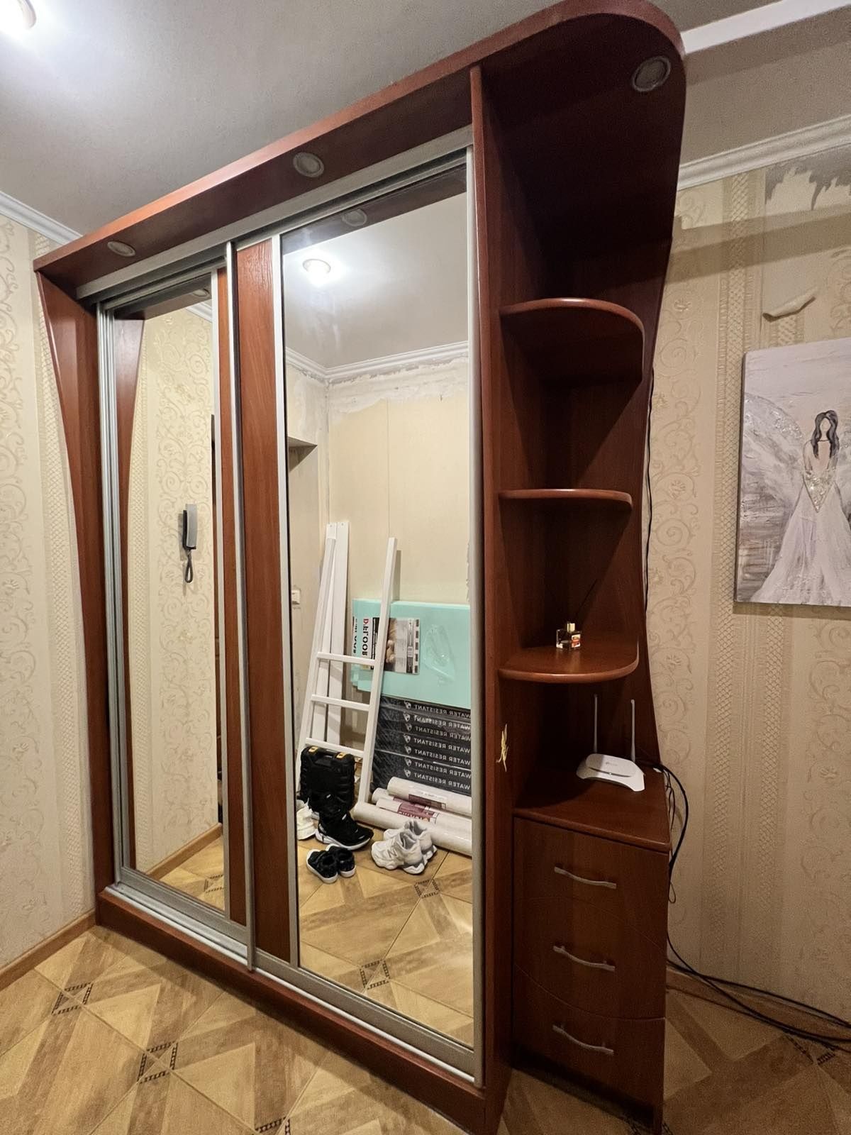 Шафа купе виготовлена на замовлення