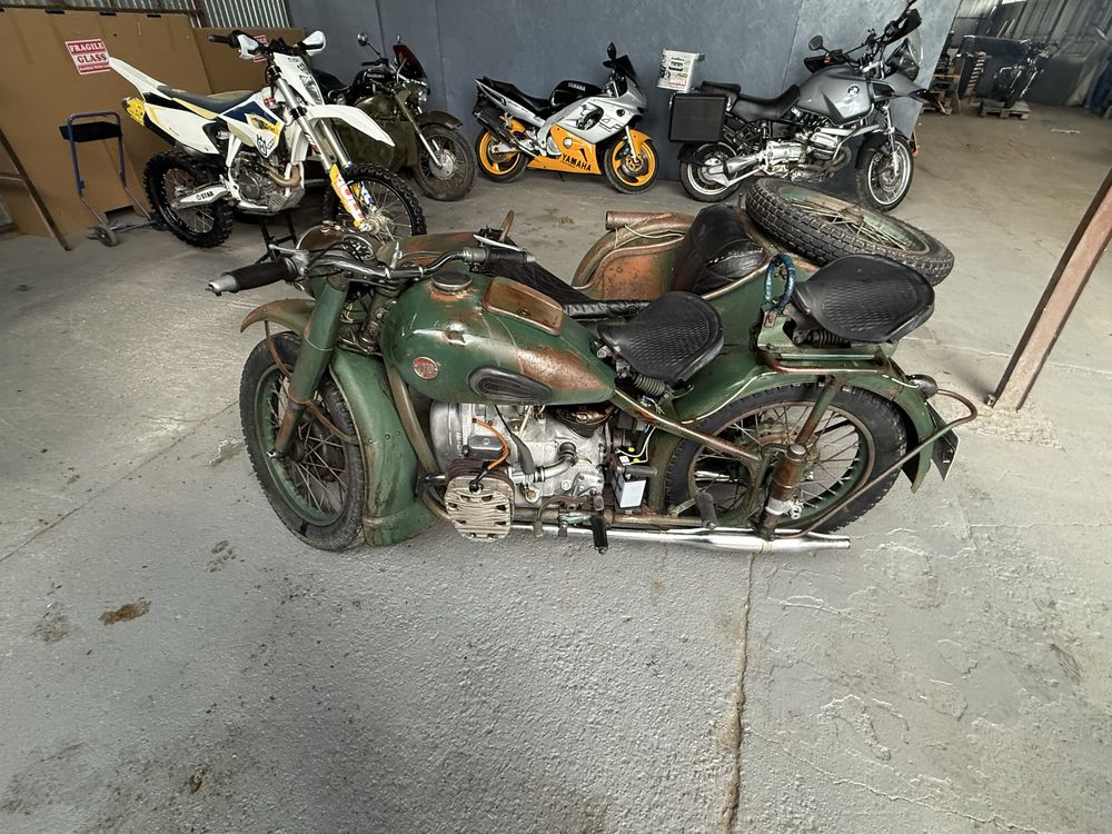 M72 z 1958 roku – klasyczny radziecki motocykl z wózkiem bocznym