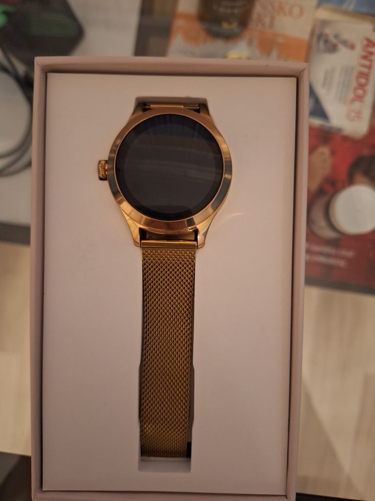 Smartwatch złoty
