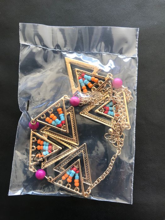 Colar metálico, novo