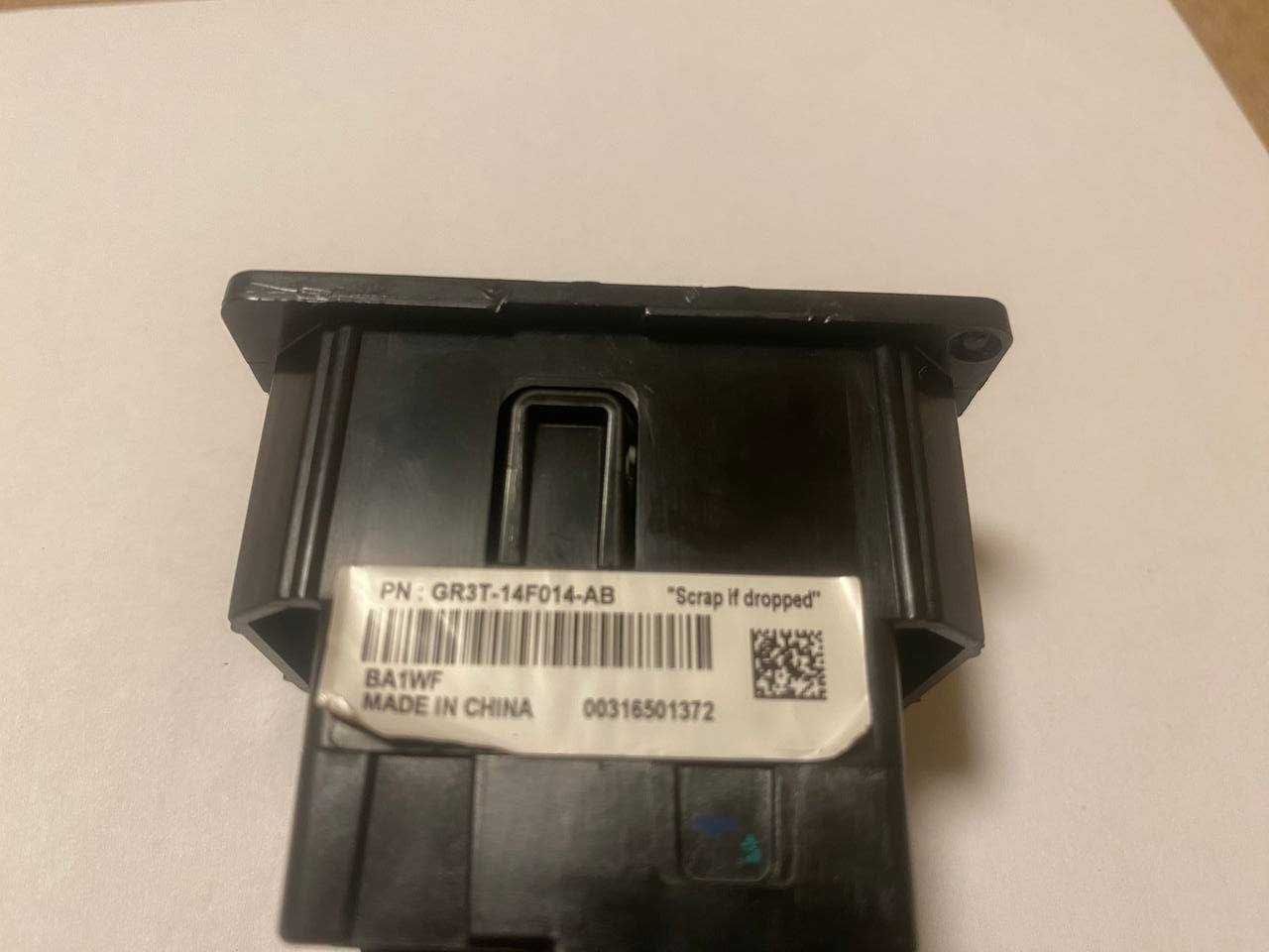 Ford USB Outlet Media Connector Plug GR3T-14F014-AB