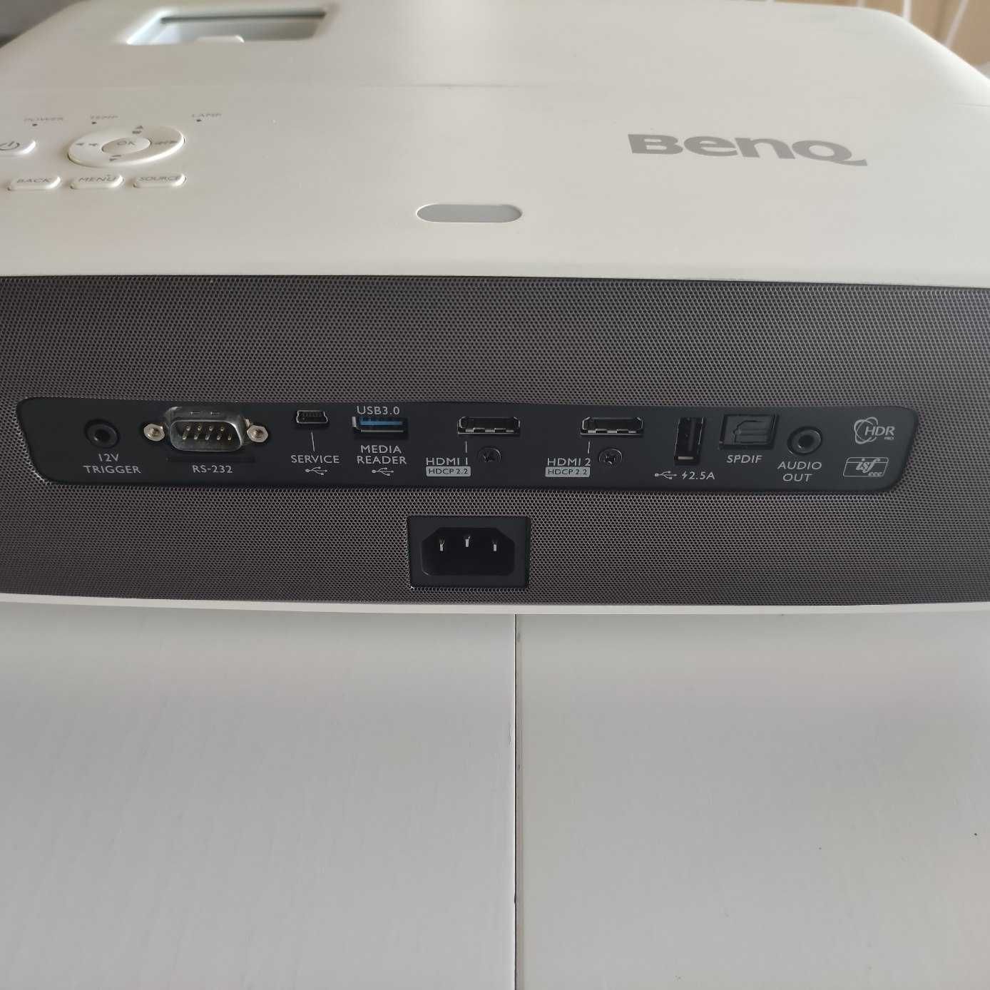 Projetor BenQ W2700 4K HDR — Avariado / Para peças