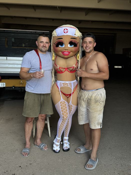 Медсестра, Поліціяниочка, Африканочка, Жартівливий стриптиз, Аніматори