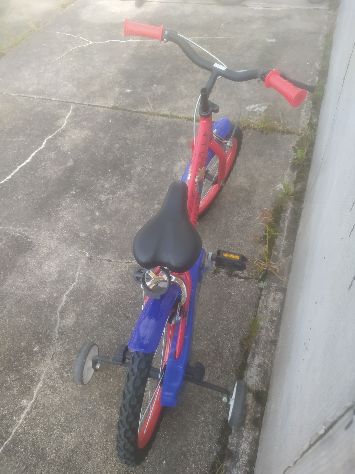 Bicicleta criança homem aranha