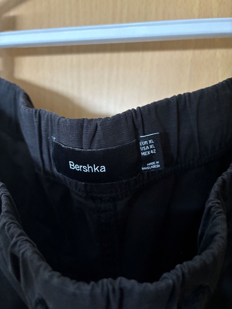 Calça cargo da Bershka