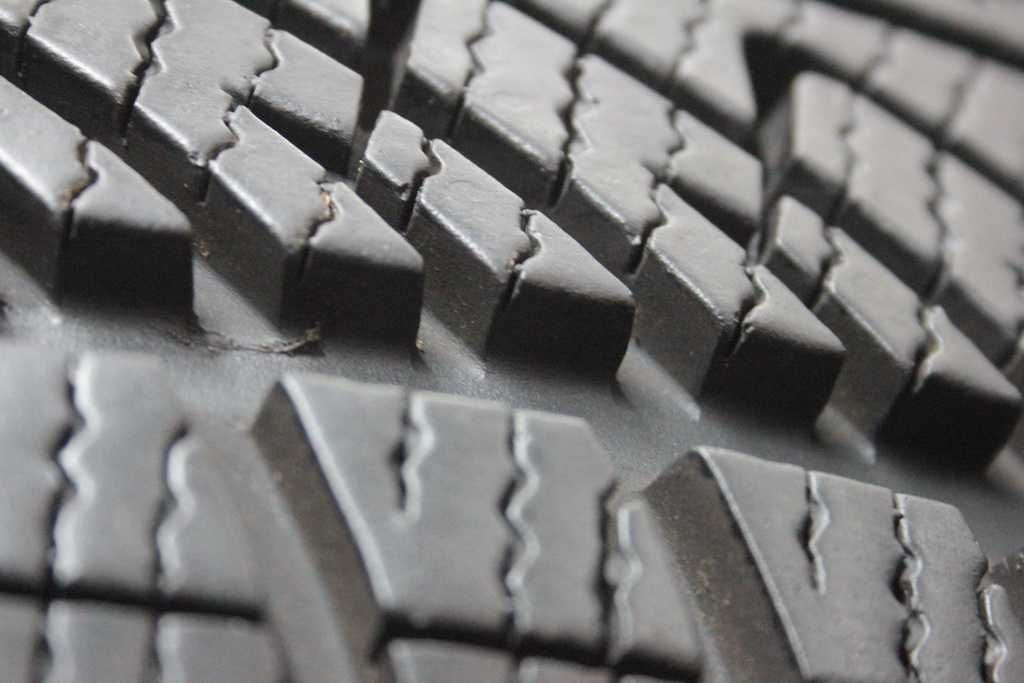 225/50/17 Goodyear UltraGrip 8 Performance 225/50 R17 98H 8mm