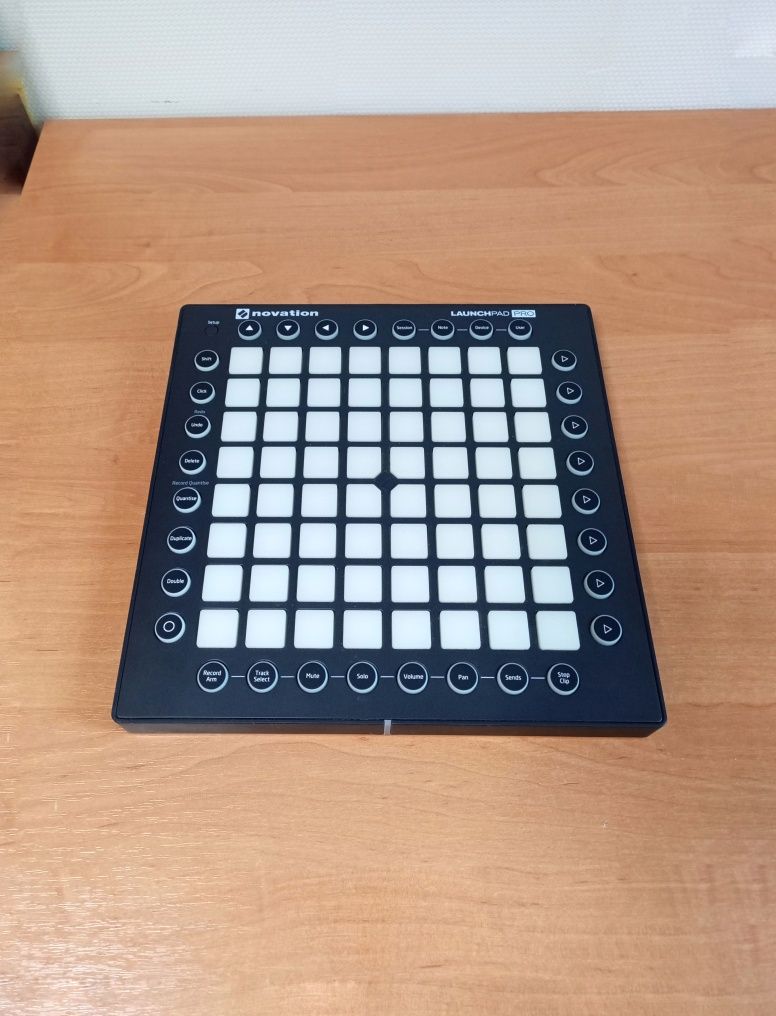 LAUNCHPAD PRO Миди контроллер Novation Лаунчпад Про