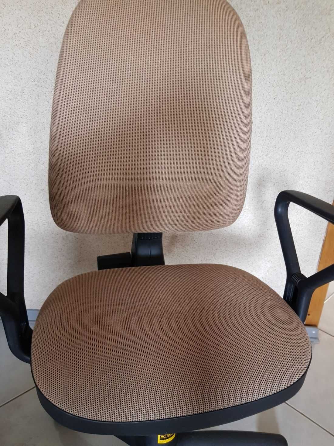 krzesło tapicerowane fotel obrotowy ergonomiczny biurowy młodzieżowy
