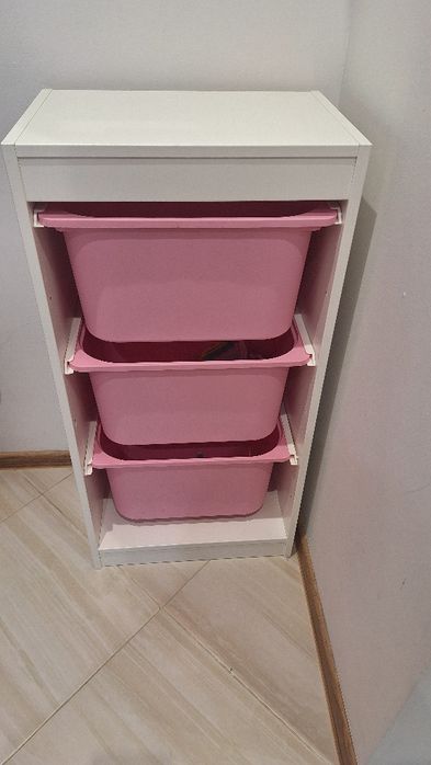 Regał Trofast Ikea z pojemnikami