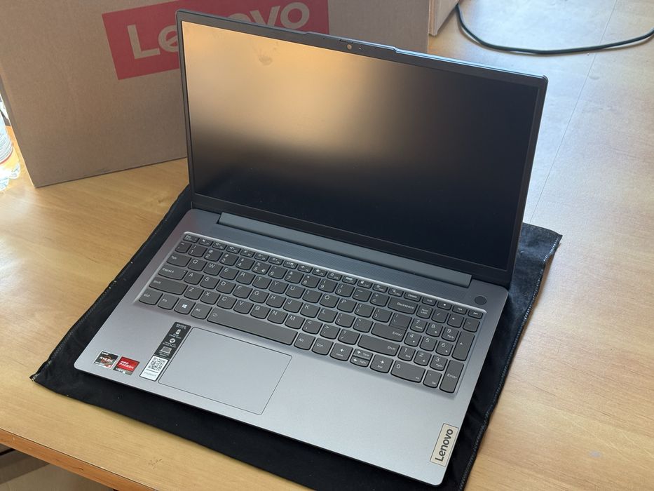 Laptop Lenovo IdeaPad Slim 3 | Ryzen 5 7520U 16GB